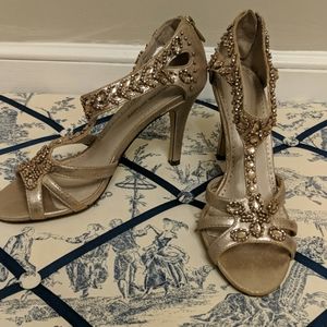 Adrienne Vittadini gold jeweled heels - sz8.5